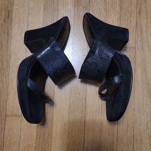 GORGEOUS BLACK PRIMA STRAP HEELS- SIZE 7 1/2